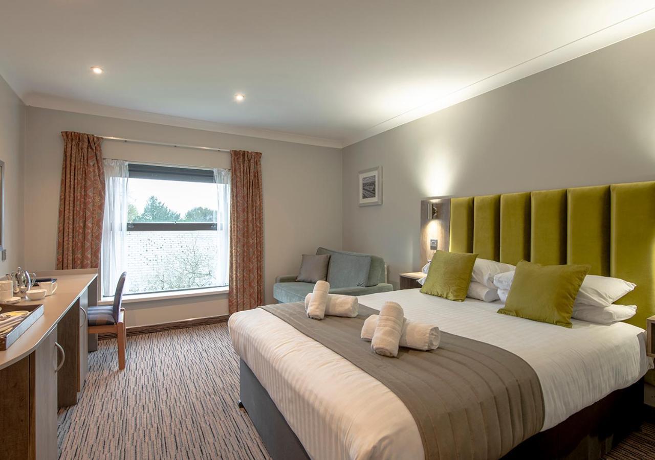 Hogs Back Hotel & Spa Nr Farnham Exteriér fotografie