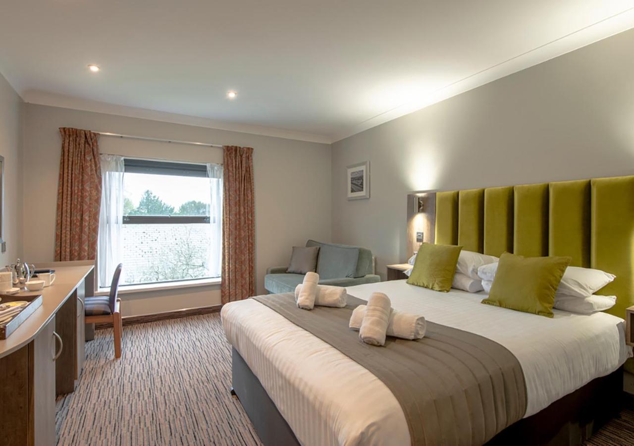 Hogs Back Hotel & Spa Nr Farnham Exteriér fotografie