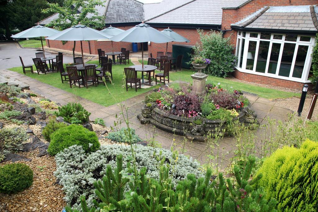 Hogs Back Hotel & Spa Nr Farnham Exteriér fotografie