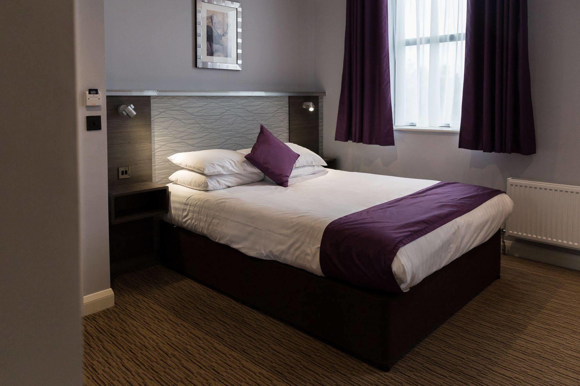 Hogs Back Hotel & Spa Nr Farnham Exteriér fotografie